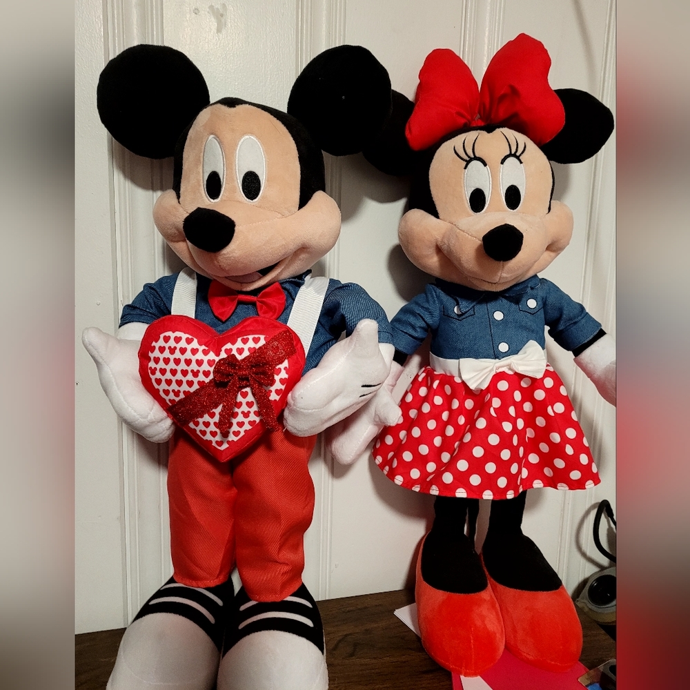 Disney 24" Valentine's Day Mickey and Minnie Mouse Plush Greeter